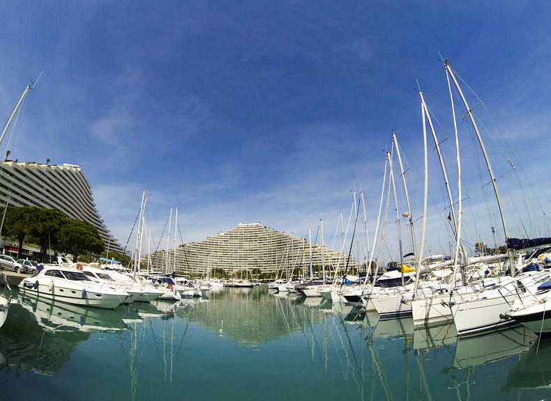 Marina_Baie_Des_Anges_1_south_france_holiday_villas
