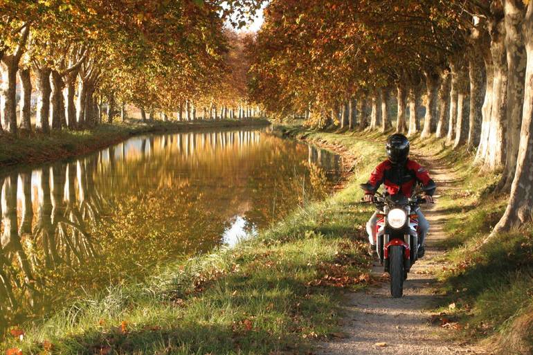 canal_du_midi_1_south_france_holiday_villas