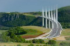 millau_viaduct_1_south_france_holiday_villas