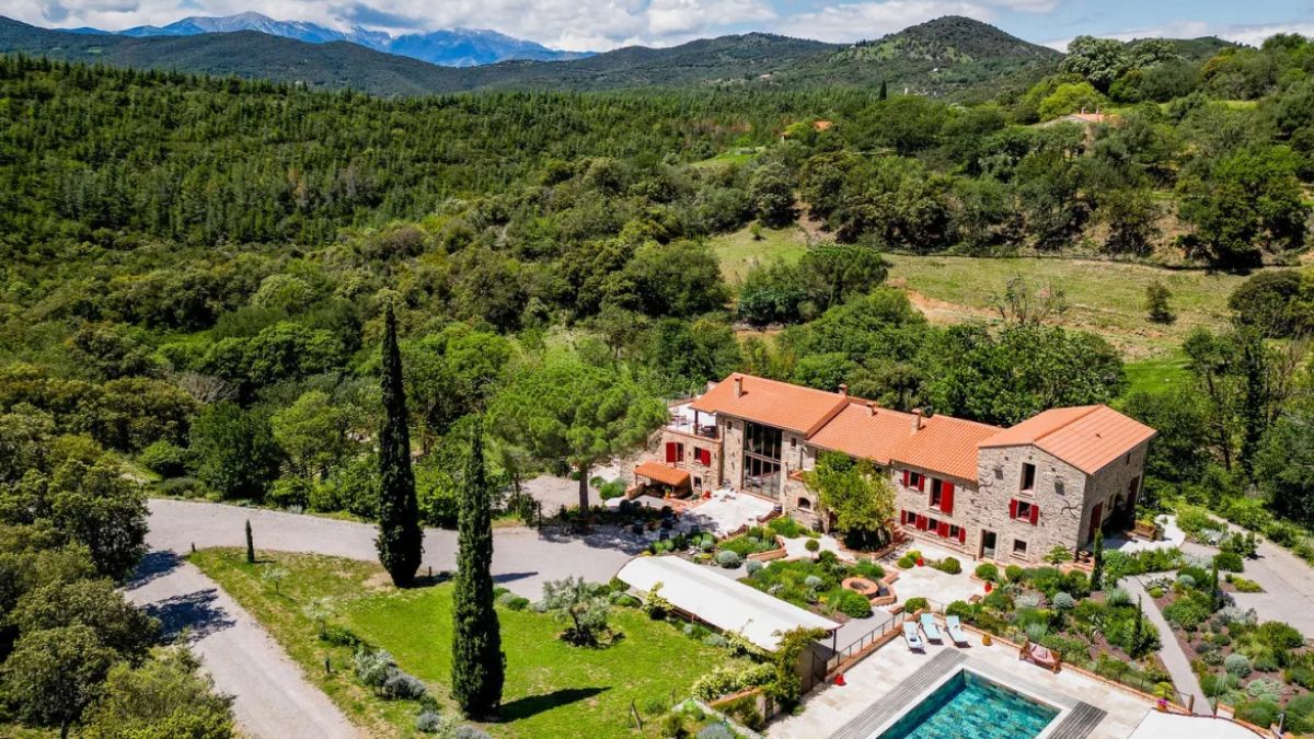Beautiful Languedoc farmhouse with the mountains of the Pyrenees in the background
