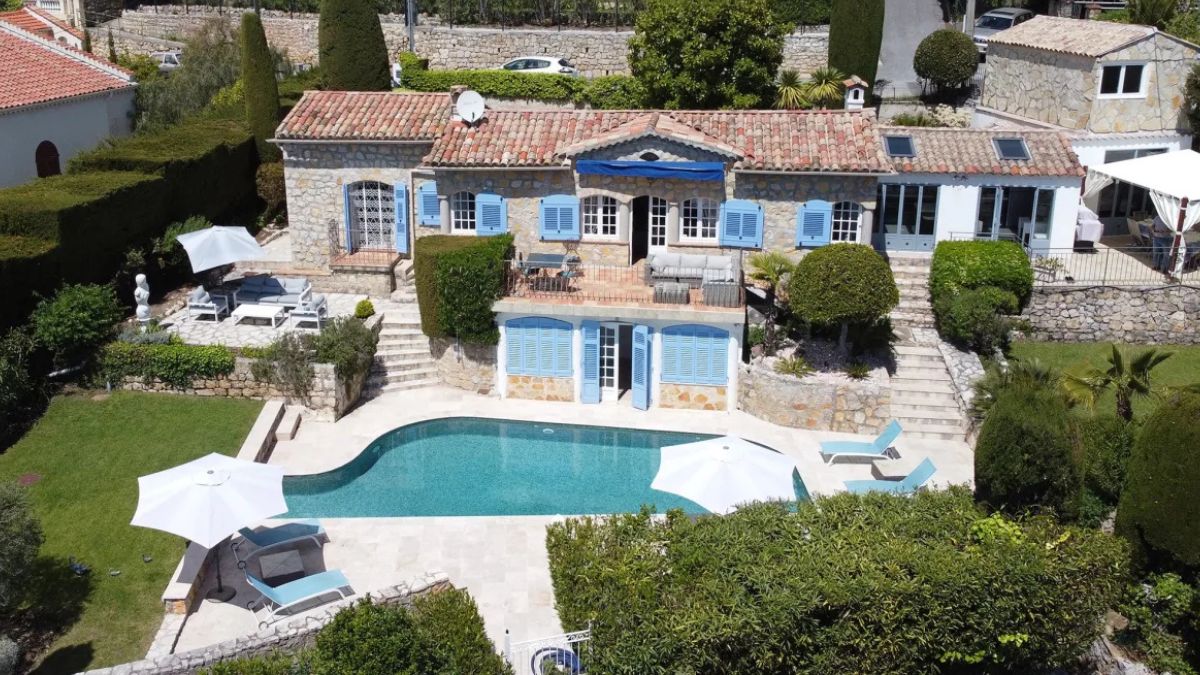 COsy garden with private pool and stone-built holiday homes with blue shutters
